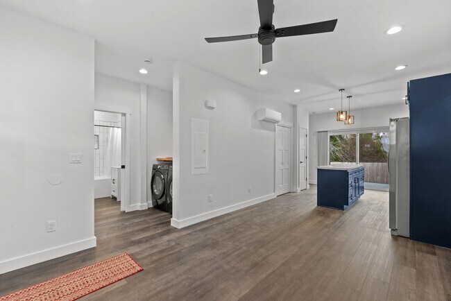 Foto del edificio - Brand new 2 bed/2 bath, central a/c, dishwasher, washer & dryer, deck & patio! April rent free!