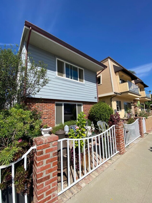 415 1/2 Ocean Avenue - 415 1/2 Ocean Avenue