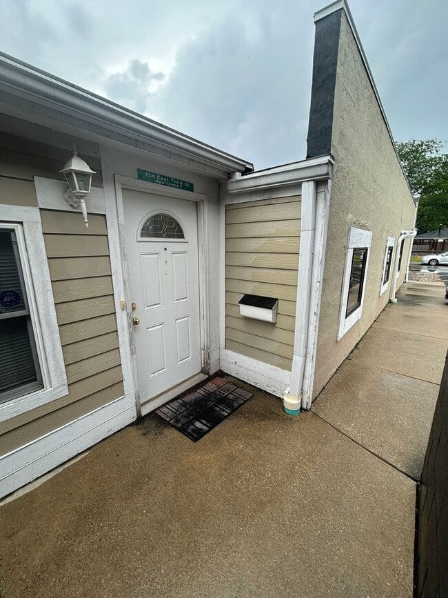 Building Photo - 134 E 3rd St