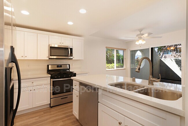 Building Photo - 391 N Melrose Dr