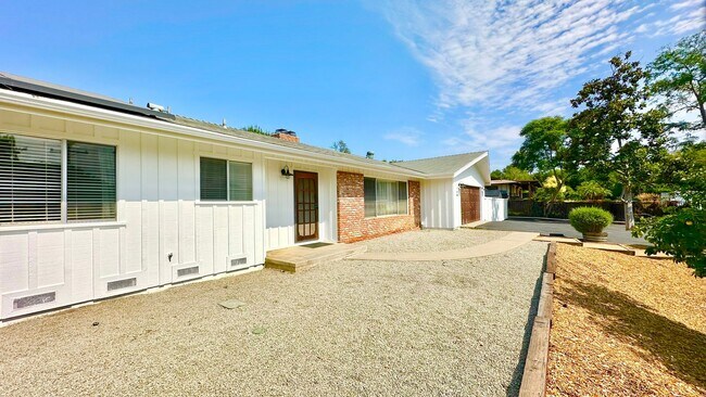 Building Photo - Beautifully Remodeled and Charming Country...