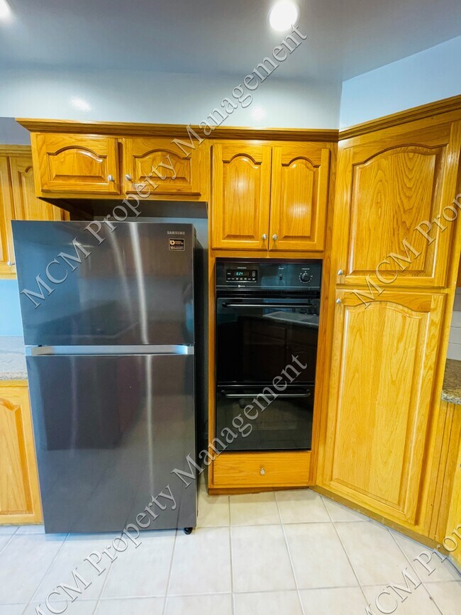 Unit 19 Kitchen - 5511 W Olympic Blvd