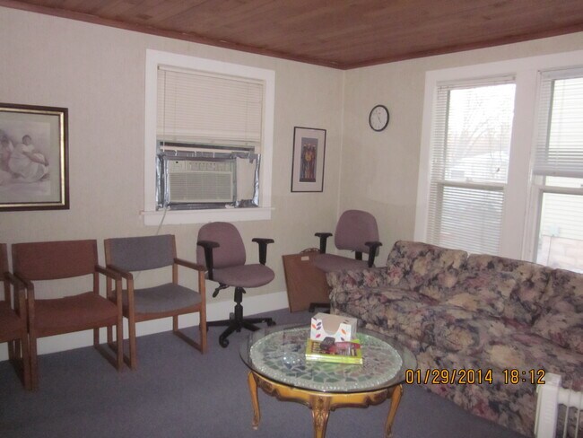 Foto del edificio - 626 E Bloomington St