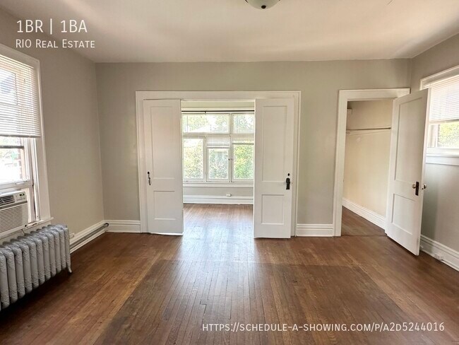 Building Photo - Bright Vintage One Bedroom in Capitol Hill!