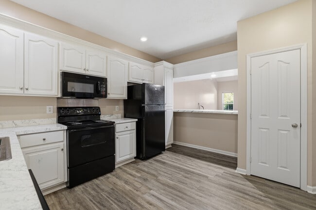 Building Photo - Sterling Pointe Apartments