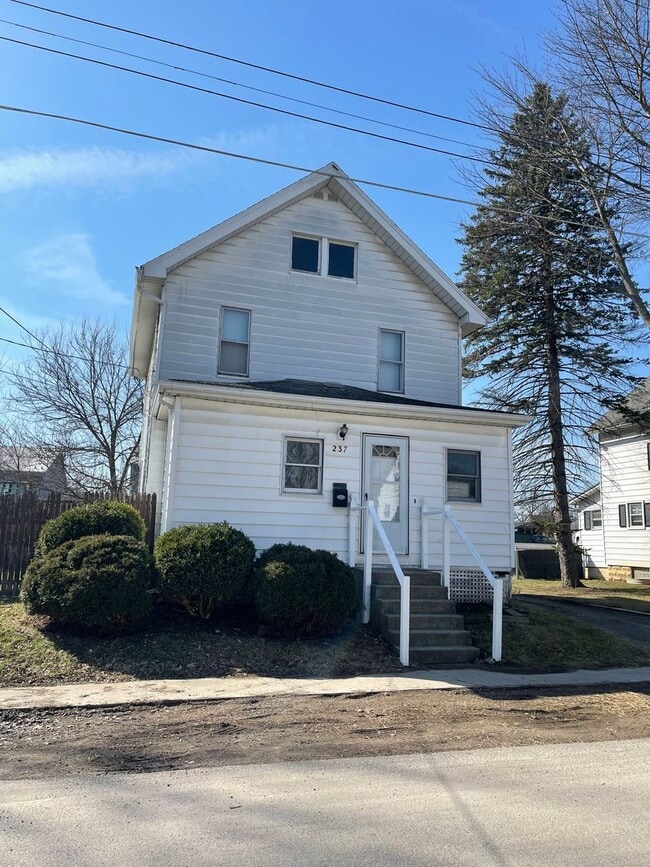 Building Photo - 237 W 13th St