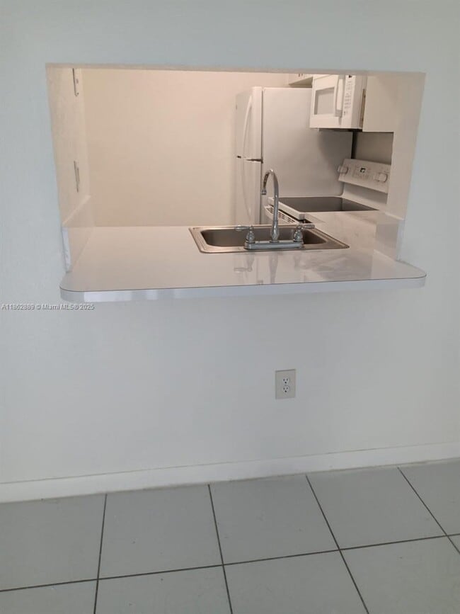 Foto del edificio - 9310 Fontainebleau Blvd