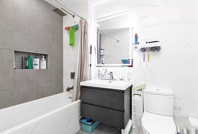 Foto del edificio - Modern 1BR – Limited Availability