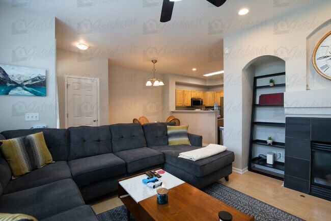 Building Photo - 5555 E Briarwood Ave