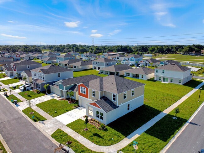 Foto del edificio - Two-Story Home Available in Winter Haven!