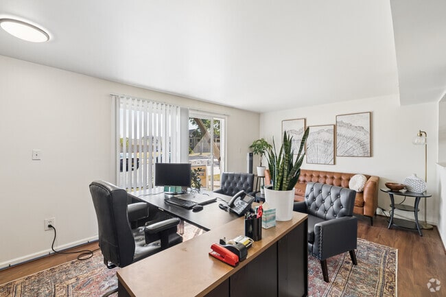 2BR, 1BA - 984SF - Living Room - Liberty Square Apartments