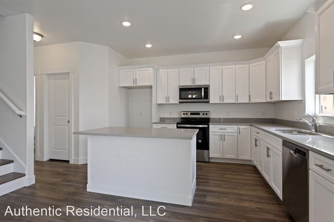 Building Photo - 4 br, 3 bath House - 1278 E Pamela St