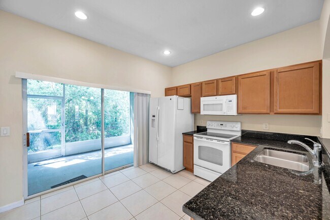 Foto del edificio - 31240 Claridge Pl