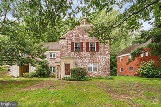 Building Photo - 1134 Valley Dr