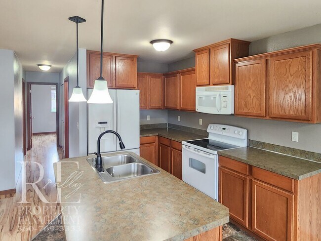 Building Photo - Beautiful Single-Story Home with Hardwood Floors, 3-Car Garage & Expansive Backyard