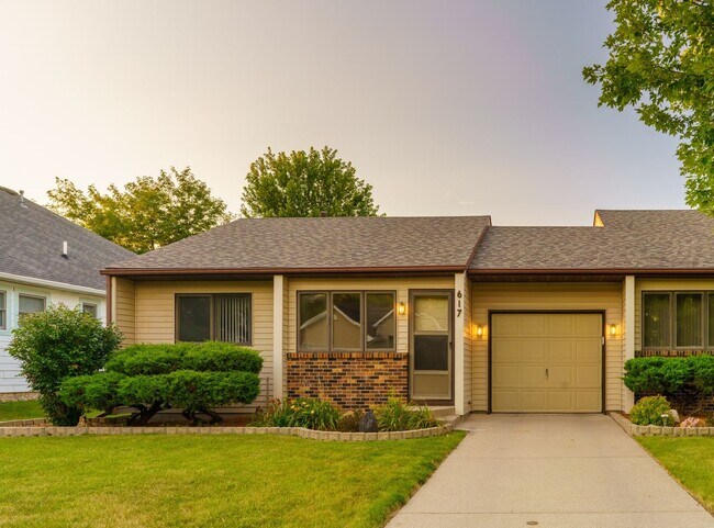 Foto del edificio - 2 Bedroom Townhome Available August 1st, 2026!