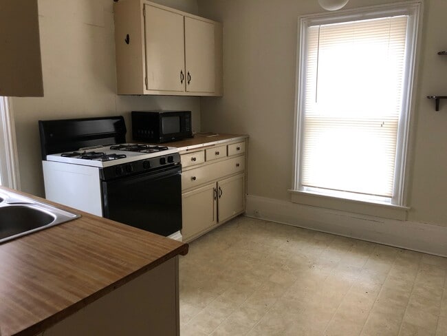 Building Photo - 516 E Chestnut St