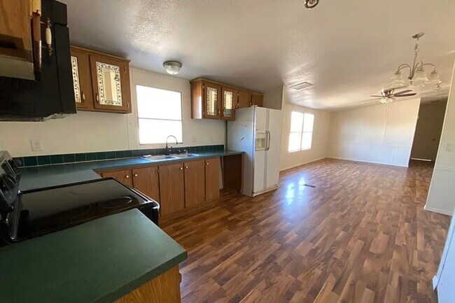 Foto del edificio - 4350 W Hammon Dr