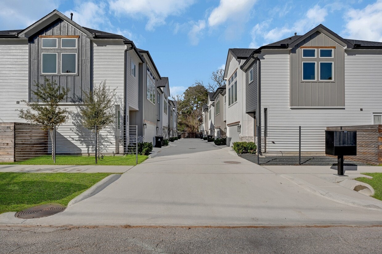 Foto principal - 804 Woodcrest Dr