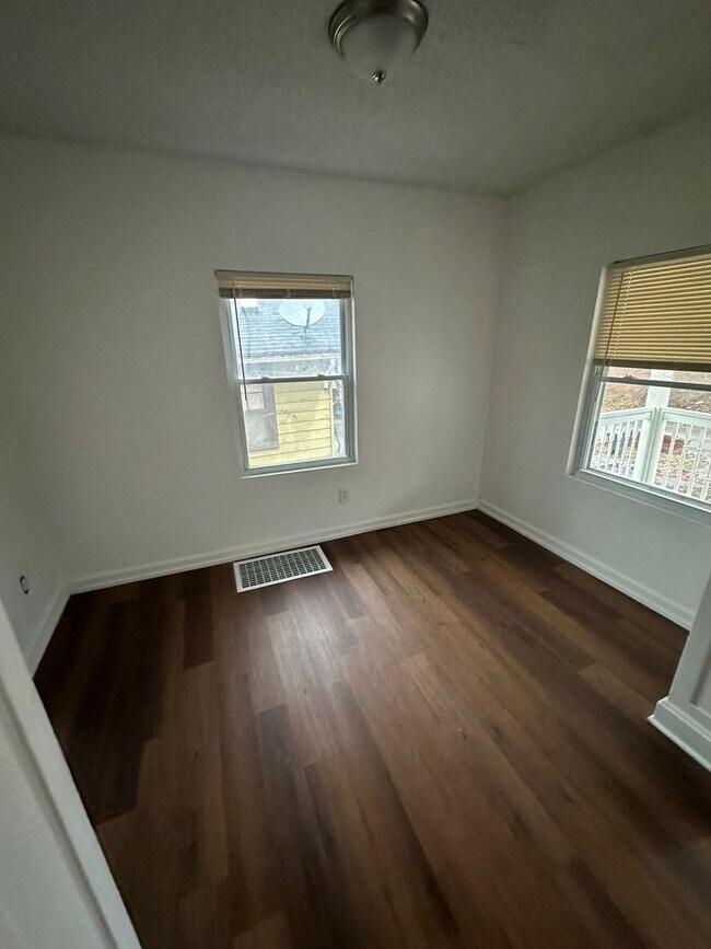 Foto del edificio - 4904 Brooklyn Ave