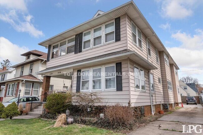 Foto del edificio - 4138 N Lockwood Ave