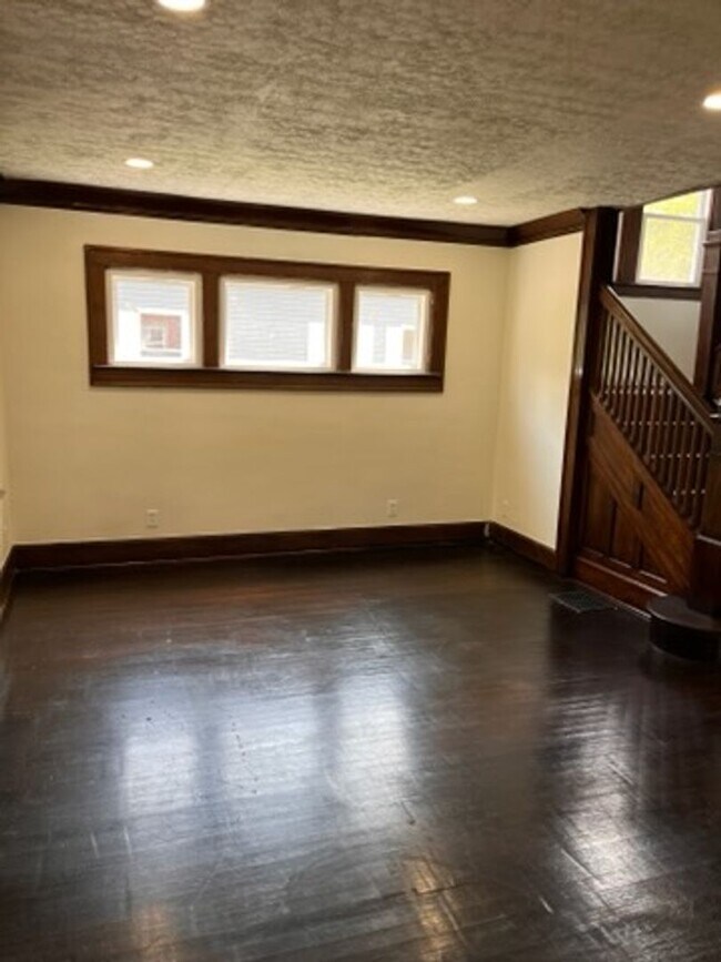 Foto del edificio - 327 W Southern Ave