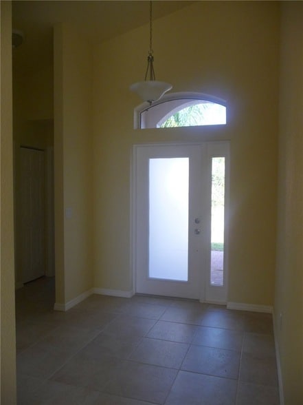 Building Photo - 515 Calamondin Way SW