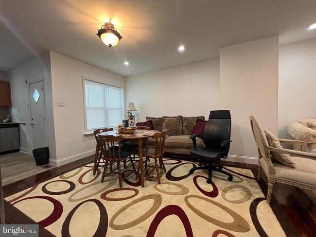 Foto del edificio - 6525 Edmund St