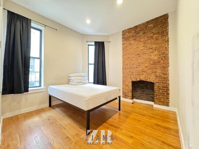 Building Photo - 3 bedroom in Brooklyn NY 11205