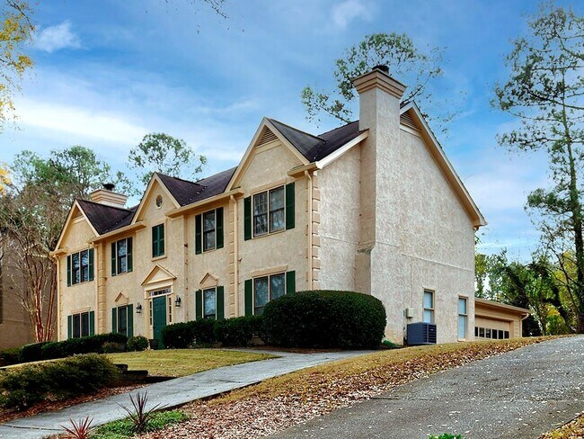 Foto del edificio - 8950 Carroll Manor Dr