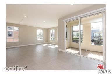 Foto del edificio - 12895 W Runway Rd