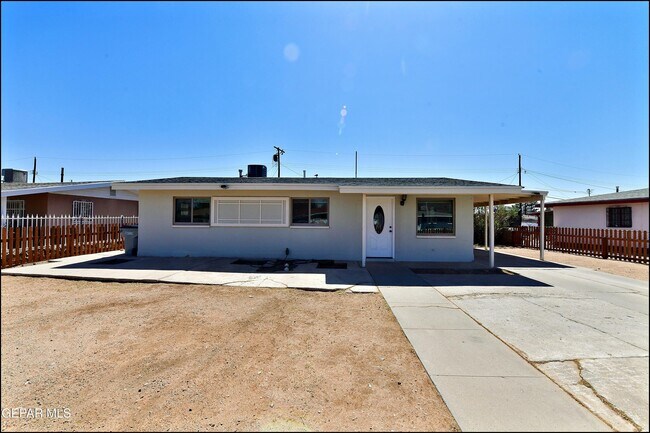 Foto del edificio - 10324 Newport Dr