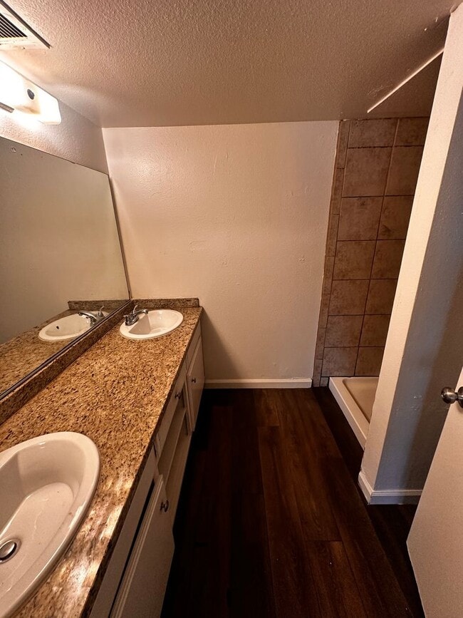 Building Photo - 6004 Hill Dale Ct