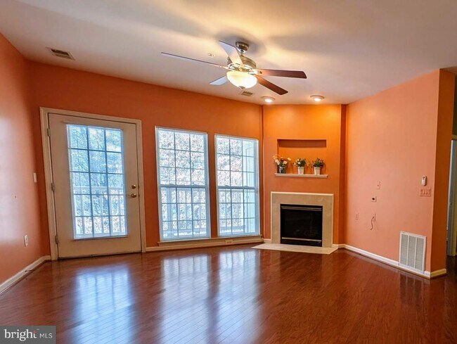 Building Photo - 6214 Westchester Park Dr