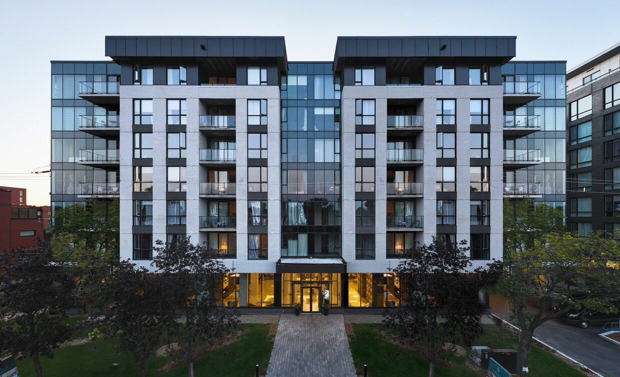 Building - Le Carlyle