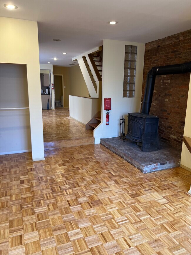 Foto del edificio - 3015 Belgrade St