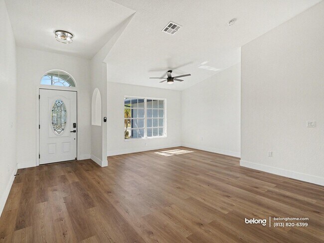 Foto del edificio - 527 Rotonda Cir