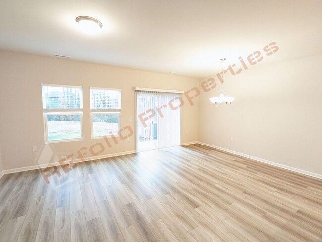 Foto del edificio - Beautiful 3 Bedroom 2.5 Bathroom Townhome ...