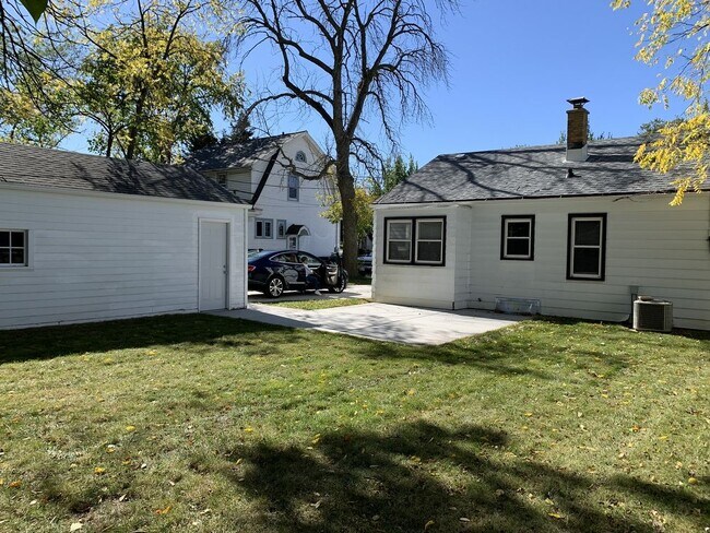 Building Photo - 4328 S 76th St