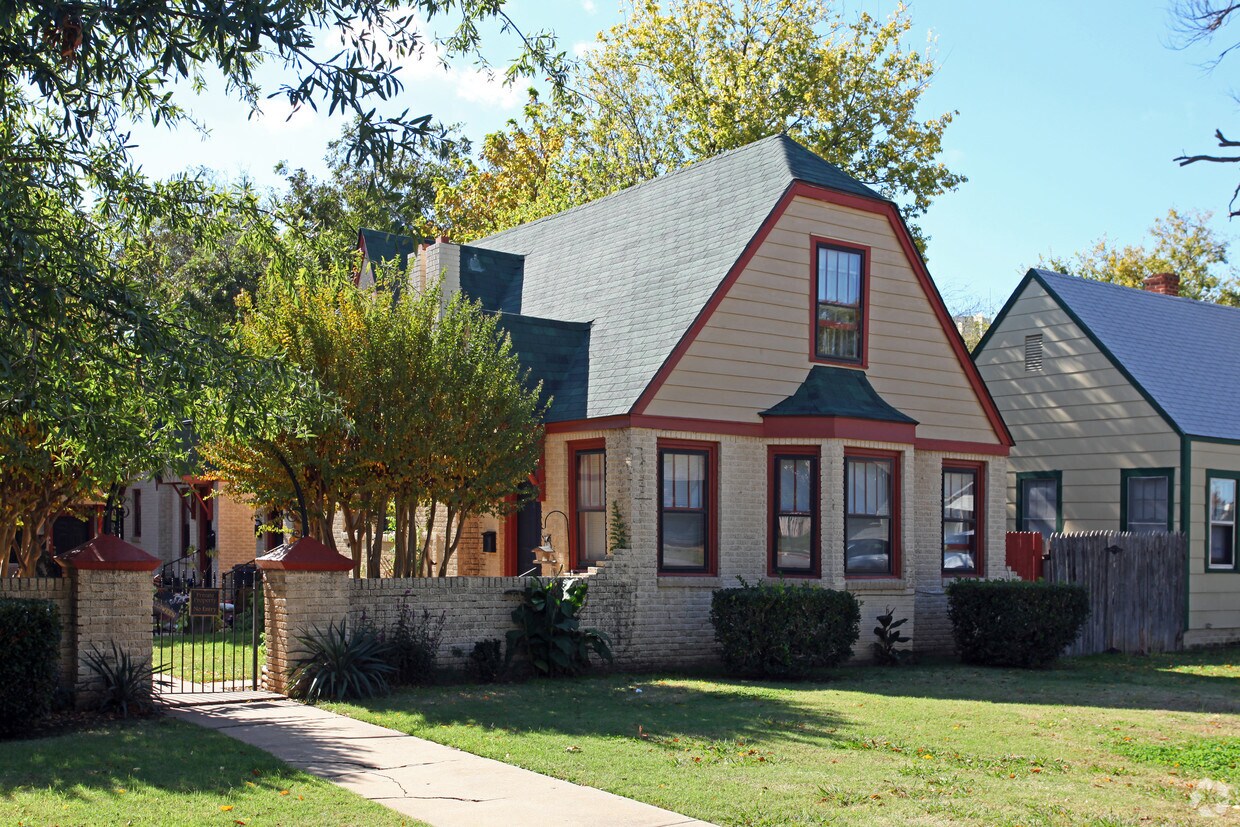 Primary Photo - 802 NW 25th St