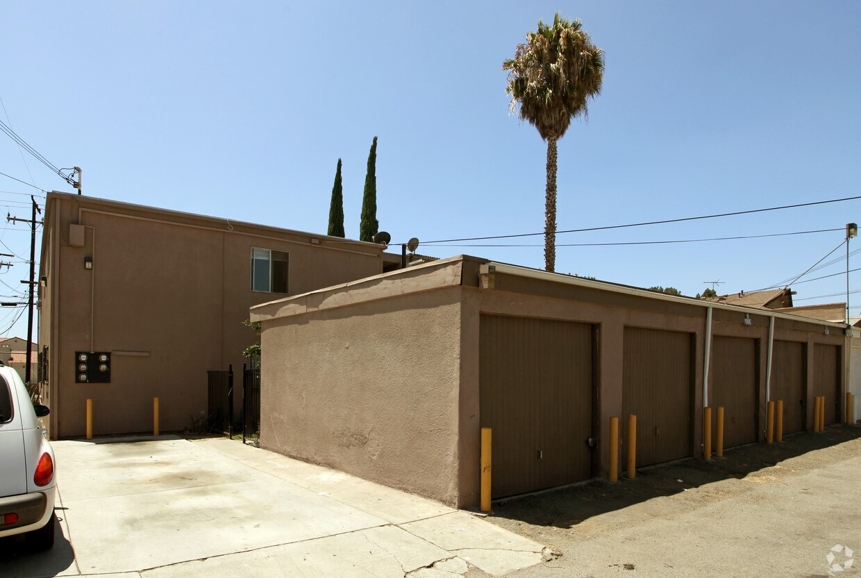 Foto del edificio - 225 E Orangewood Ave