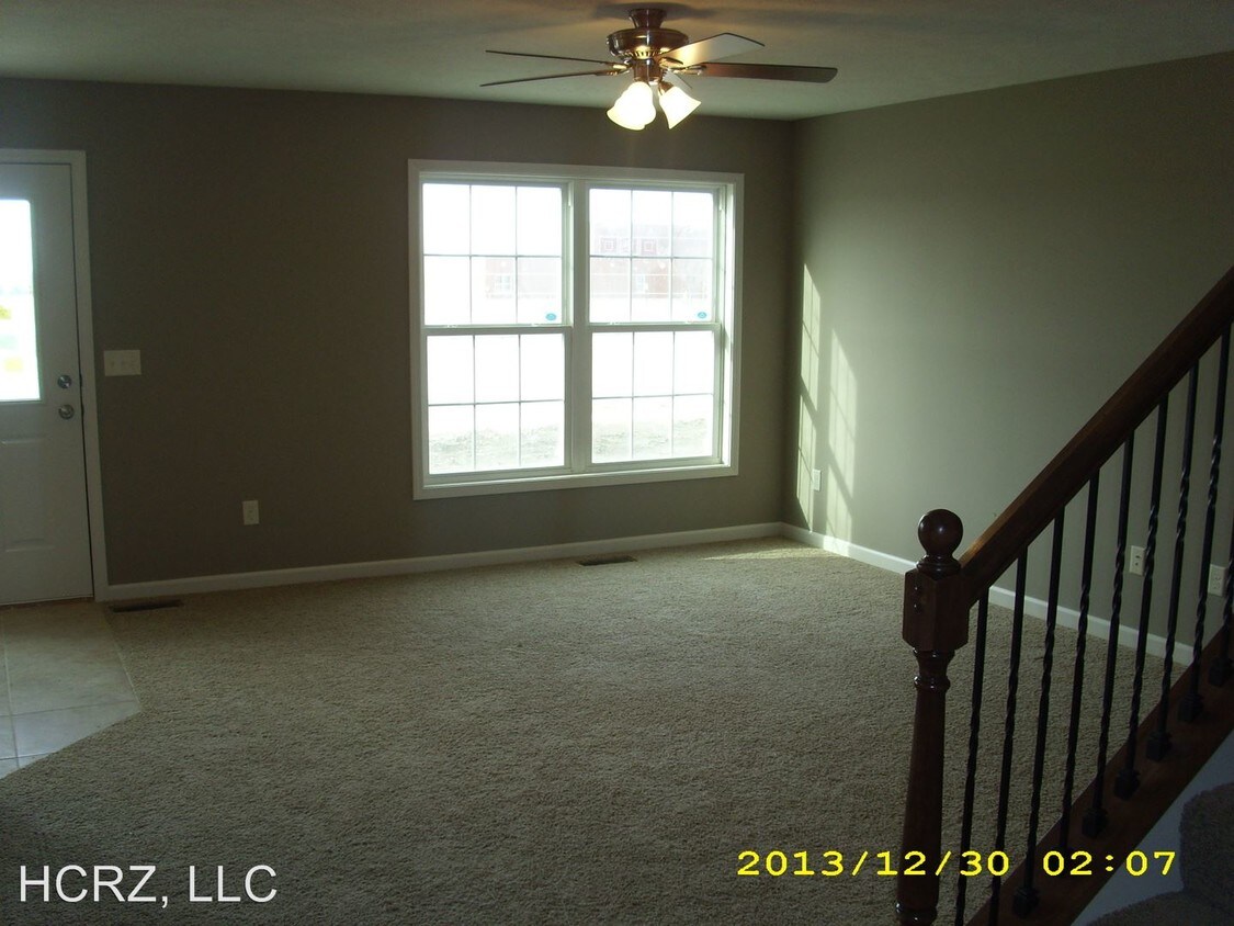 Primary Photo - 1002 Airport Rd