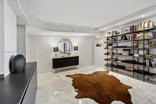 Building Photo - 2843 S Bayshore Dr