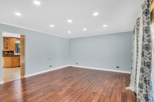 Foto del edificio - 107 E Burr Oak Dr