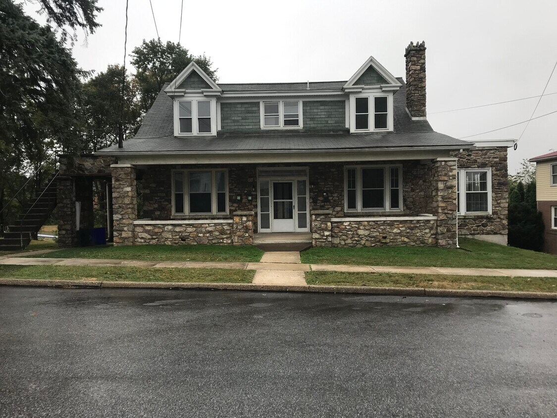Primary Photo - 4 W Beale Ave