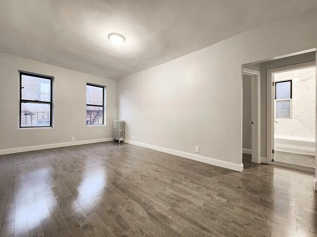 Building Photo - 24 Thayer St