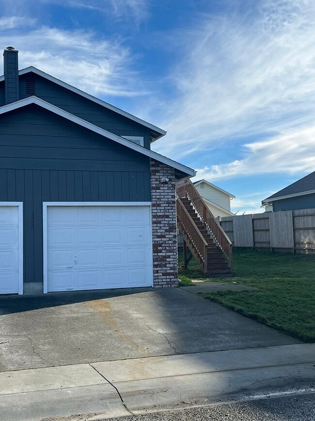 Building Photo - 1805 Caroline Ave