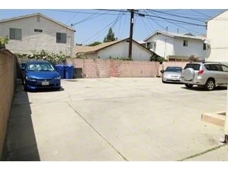 Parking - 427 N Kingsley Dr