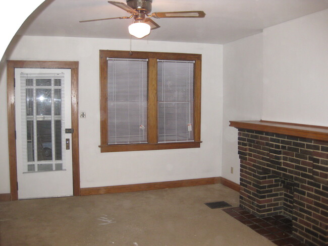 Building Photo - 894 Oxley Rd