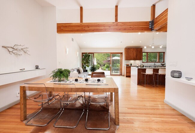 Building Photo - Del Cerro Single level Mid Century